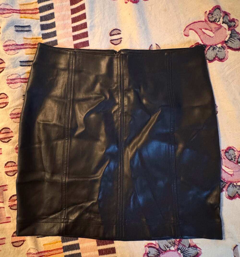 Y2K Faux Leather Mini Pencil Skirt Downtown Chic Quiet Luxury Model Off Duty